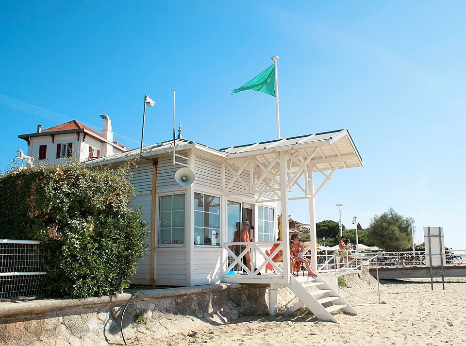The lifeguard station at Le Moulleau