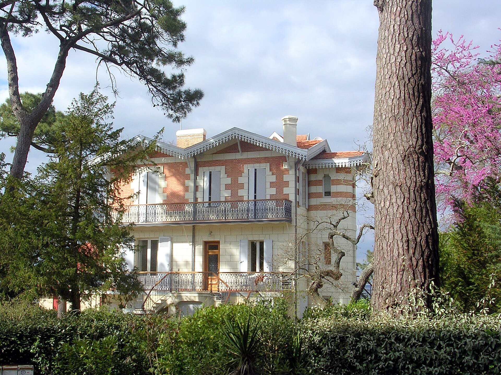 An Arcachon villa among the trees